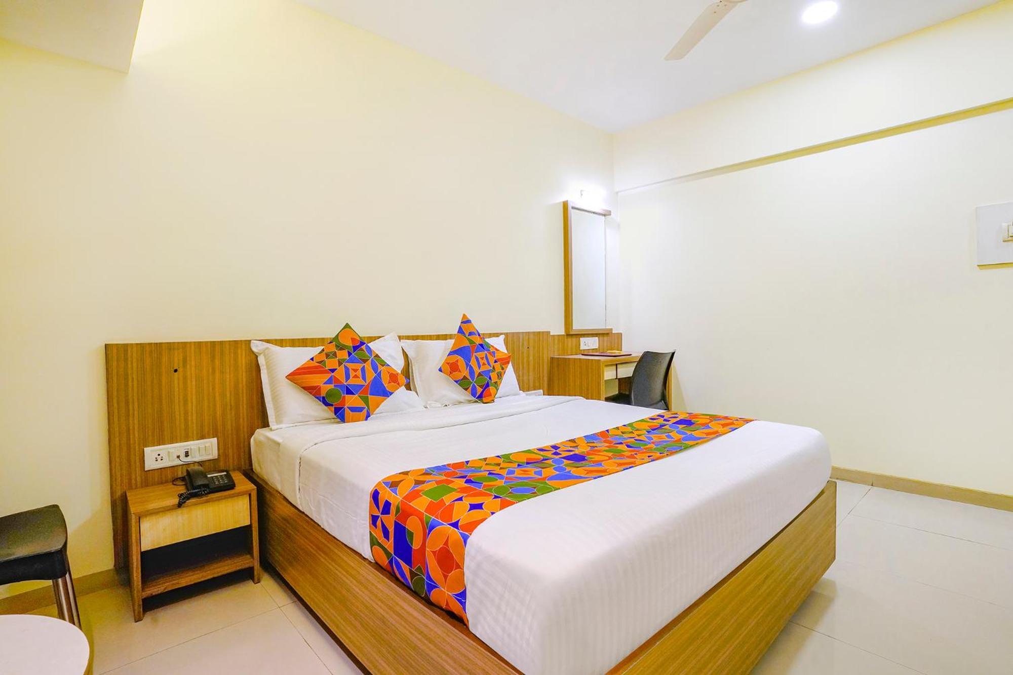 Отель Fabexpress Kuber - Nr Apmc Vashi, Нави Мумбаи Экстерьер фото