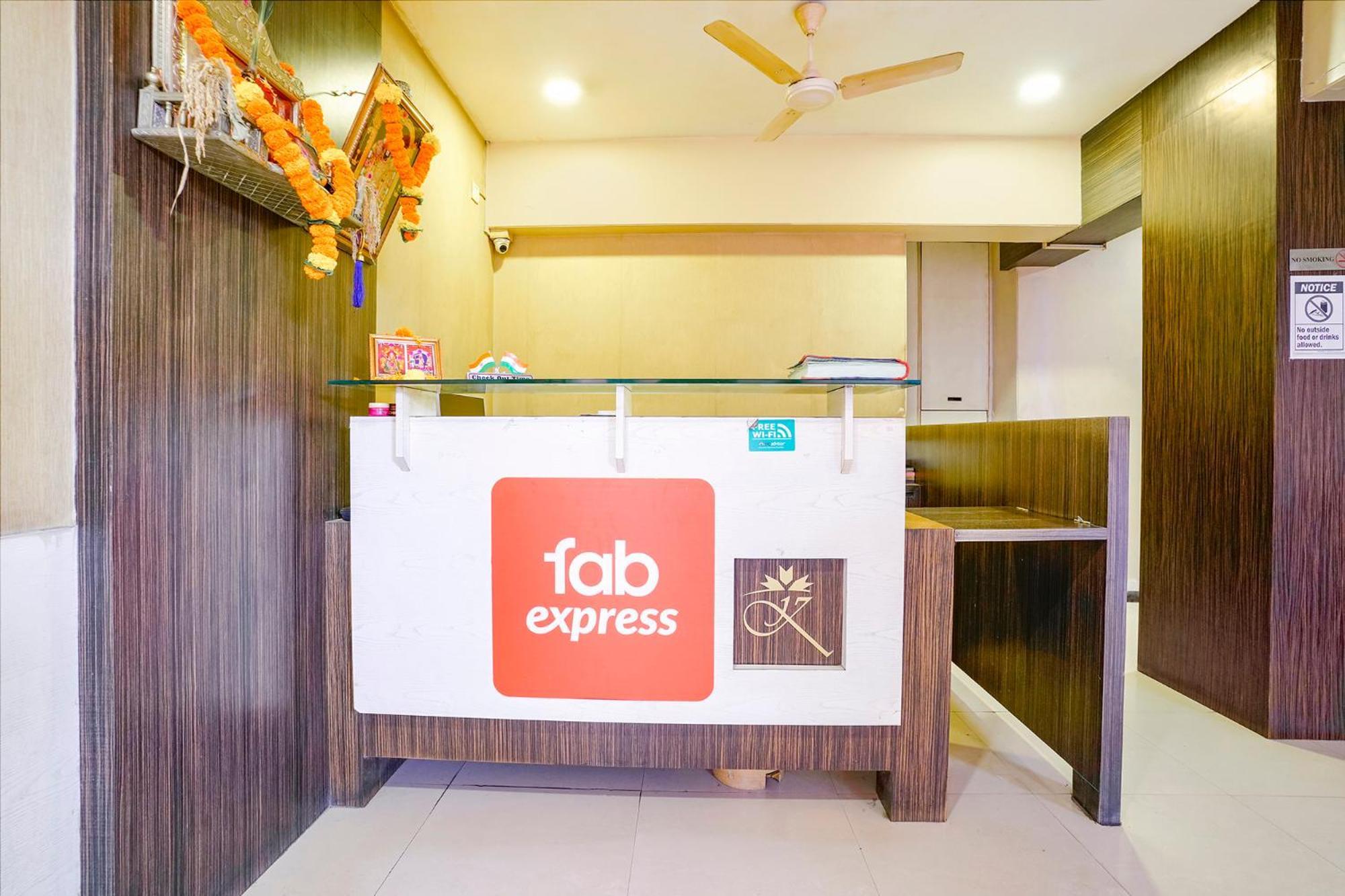 Отель Fabexpress Kuber - Nr Apmc Vashi, Нави Мумбаи Экстерьер фото