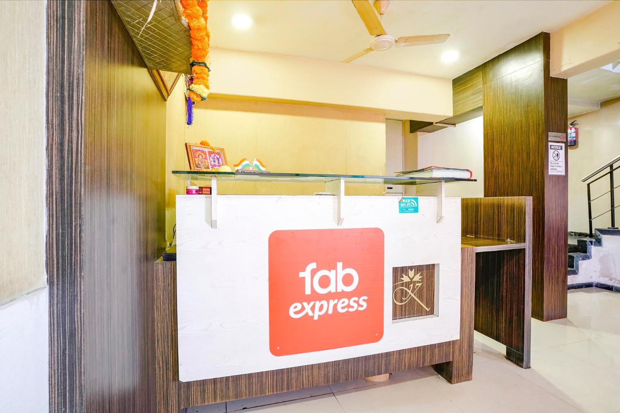Отель Fabexpress Kuber - Nr Apmc Vashi, Нави Мумбаи Экстерьер фото